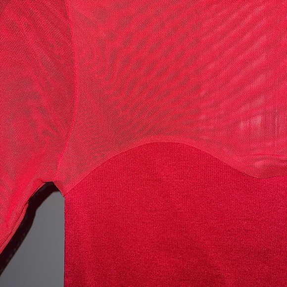 Red Holiday Mesh Long Sleeve Shirt Women’s Size XS - brand new never worn - Picture 5 of 7